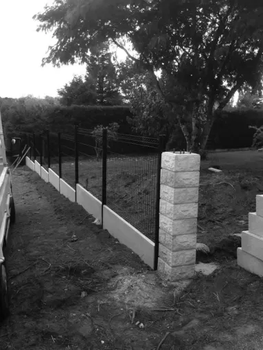 Pose des clôtures et panneaux rigides à Mios avec Maçonnerie Jérôme Lucat, Bazas, Maçonnerie Jérôme Lucat