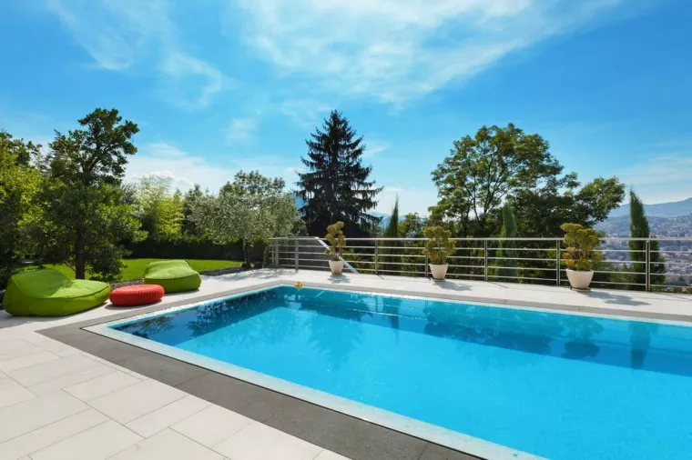 Creuser une piscine traditionnelle sur un terrain en pente, Bazas, Maçonnerie Jérôme Lucat